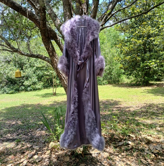 Catherine Dlish robe - Picture 2 of 4